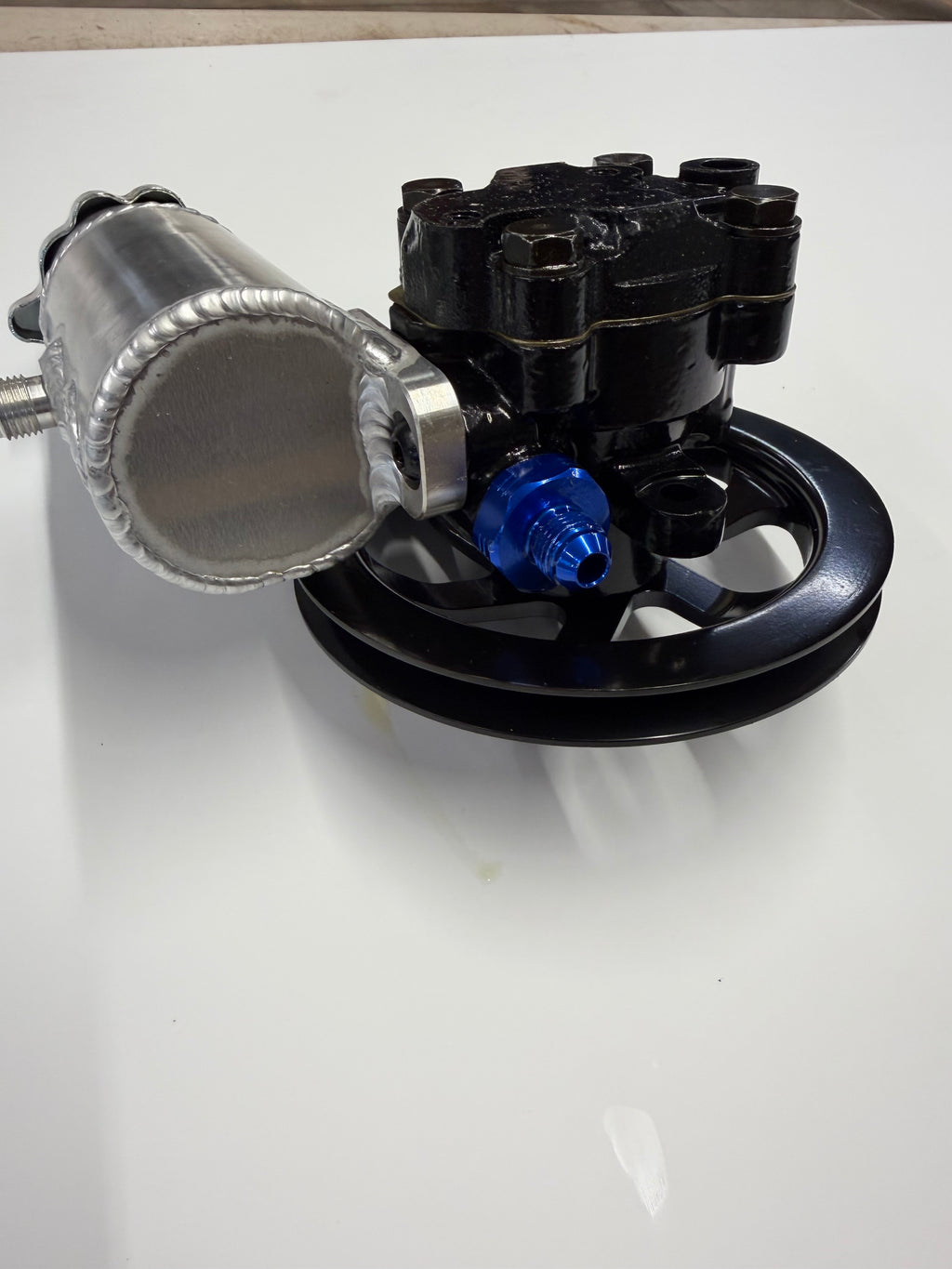Racing Cast Iron Power Steering Pump With Aluminum 6'' V Belt Pulley and Aluminum Resevior